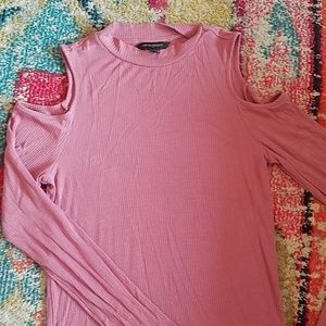 Full sleeve shoulder bearing top